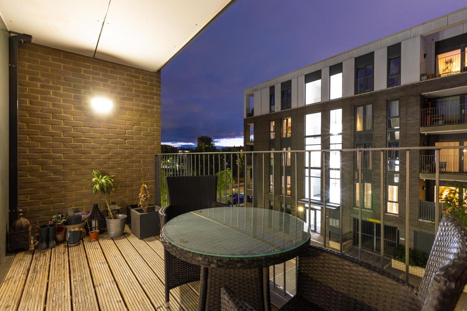 Modern 2bd Flat Near Victoria Apartament Londra