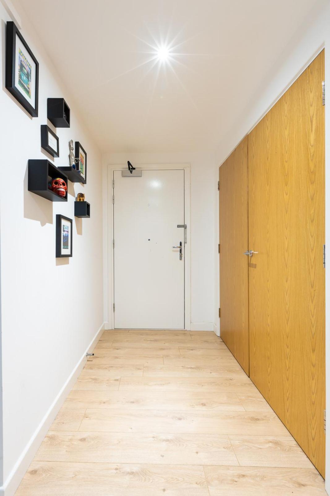 Modern 2bd Flat Near Victoria Apartament Londra